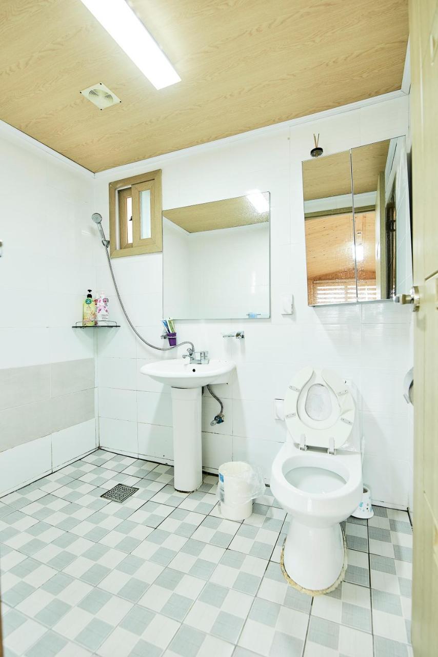 Jeju Sunflower Pension Seogwipo Ngoại thất bức ảnh